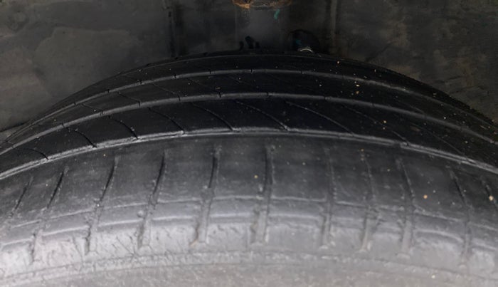 2014 Toyota Corolla Altis GL, Petrol, Manual, 88,767 km, Left Front Tyre Tread