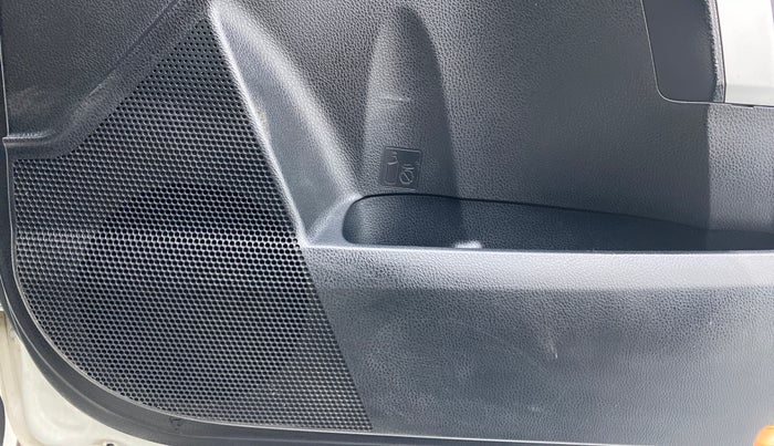 2014 Toyota Corolla Altis GL, Petrol, Manual, 88,767 km, Speaker