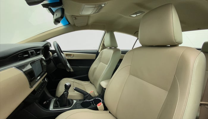 2014 Toyota Corolla Altis GL, Petrol, Manual, 88,767 km, Right Side Front Door Cabin