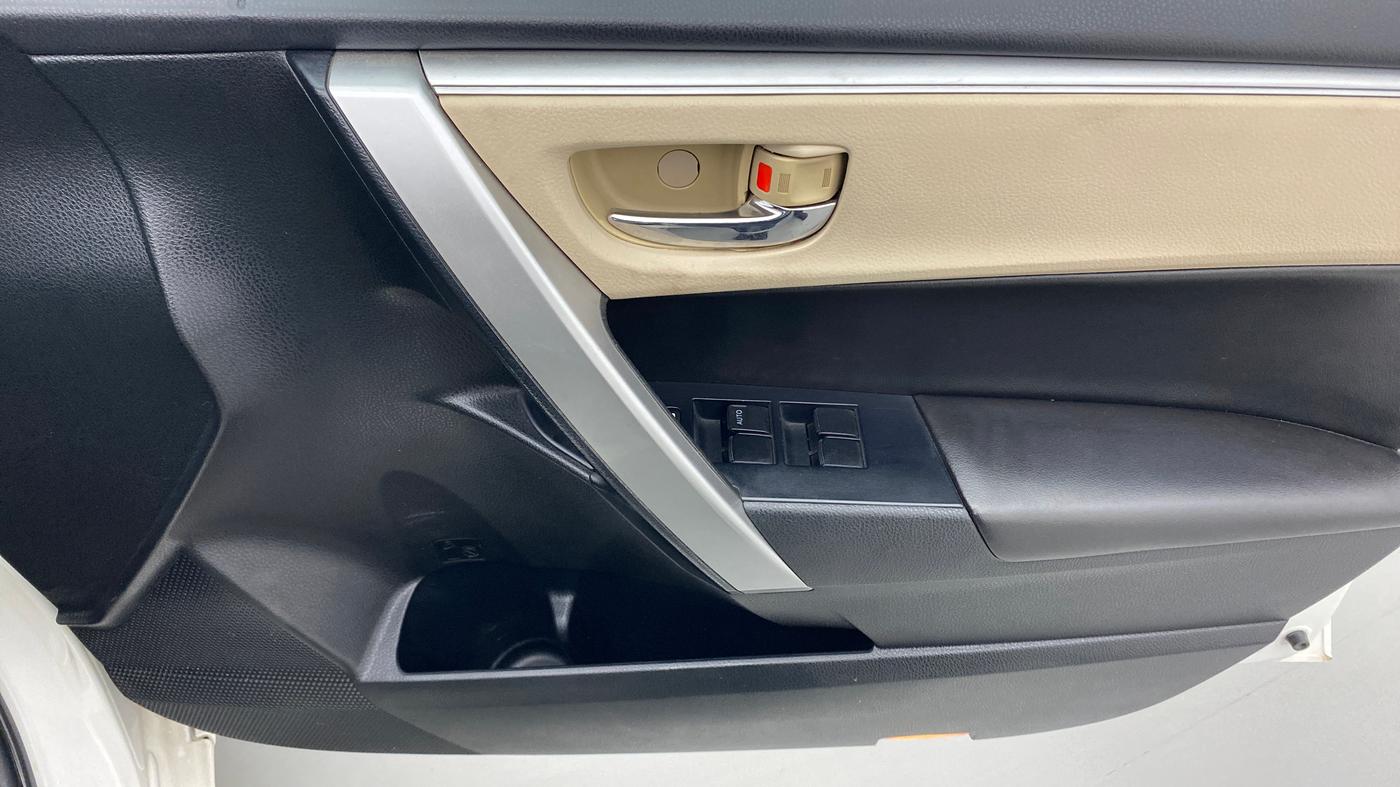 2014 Toyota Corolla Altis GL, Petrol, Manual, 88,767 km, Driver Side Door Panels Control