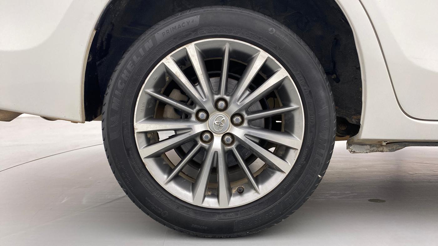 2014 Toyota Corolla Altis GL, Petrol, Manual, 88,767 km, Right Rear Wheel