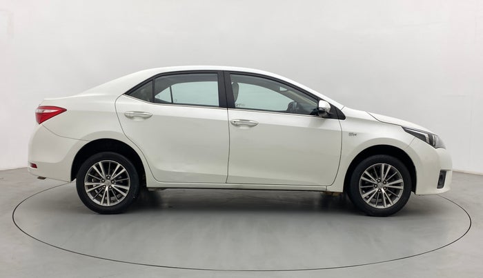 2014 Toyota Corolla Altis GL, Petrol, Manual, 88,767 km, Right Side View
