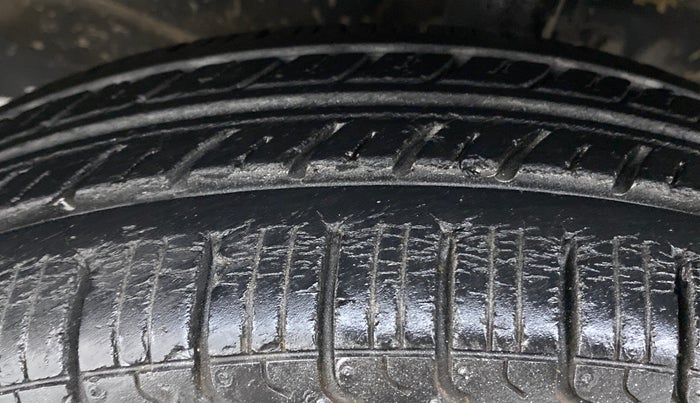 2013 Maruti Wagon R 1.0 LXI CNG, CNG, Manual, 62,649 km, Left Front Tyre Tread