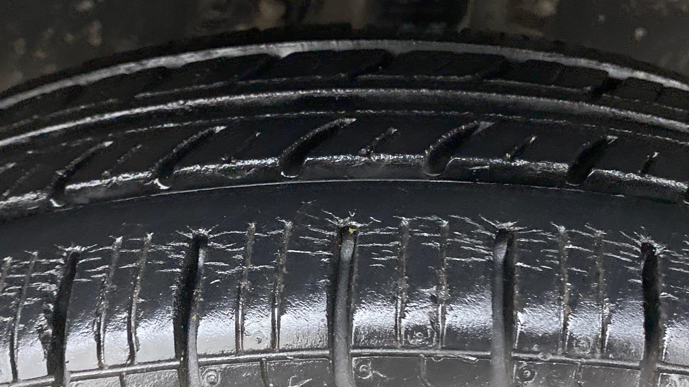 2013 Maruti Wagon R 1.0 LXI CNG, CNG, Manual, 62,649 km, Right Front Tyre Tread