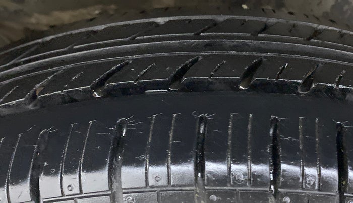 2013 Maruti Wagon R 1.0 LXI CNG, CNG, Manual, 62,649 km, Left Rear Tyre Tread