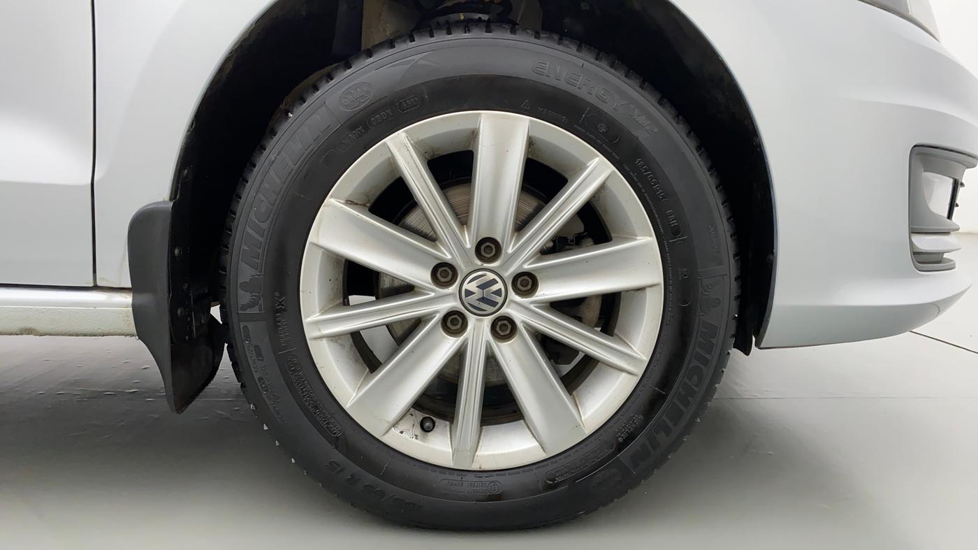 2017 Volkswagen Vento HIGHLINE TDI AT, Diesel, Automatic, 57,986 km, Right Front Wheel
