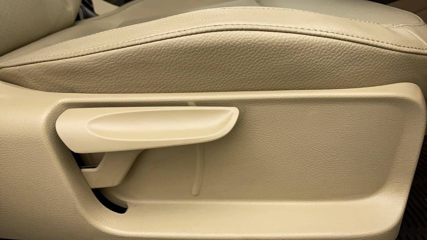 2017 Volkswagen Vento HIGHLINE TDI AT, Diesel, Automatic, 57,986 km, Driver Side Adjustment Panel