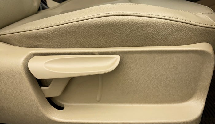 2017 Volkswagen Vento HIGHLINE TDI AT, Diesel, Automatic, 57,986 km, Driver Side Adjustment Panel