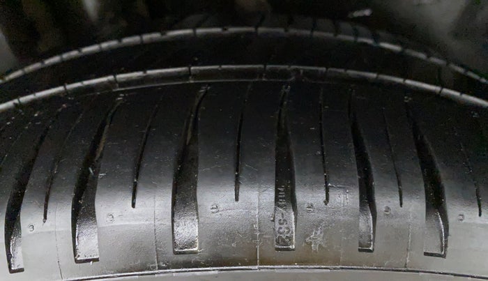 2017 Volkswagen Vento HIGHLINE TDI AT, Diesel, Automatic, 57,986 km, Left Front Tyre Tread