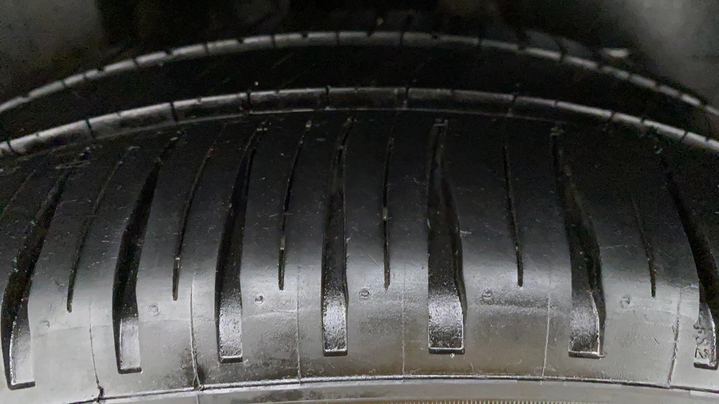 2017 Volkswagen Vento HIGHLINE TDI AT, Diesel, Automatic, 57,986 km, Right Rear Tyre Tread