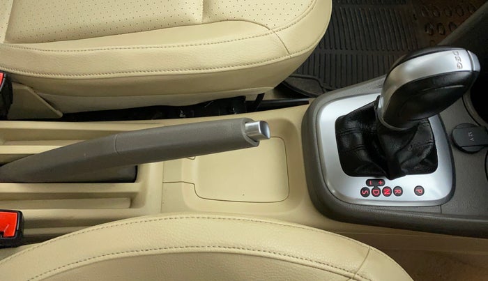 2017 Volkswagen Vento HIGHLINE TDI AT, Diesel, Automatic, 57,986 km, Gear Lever