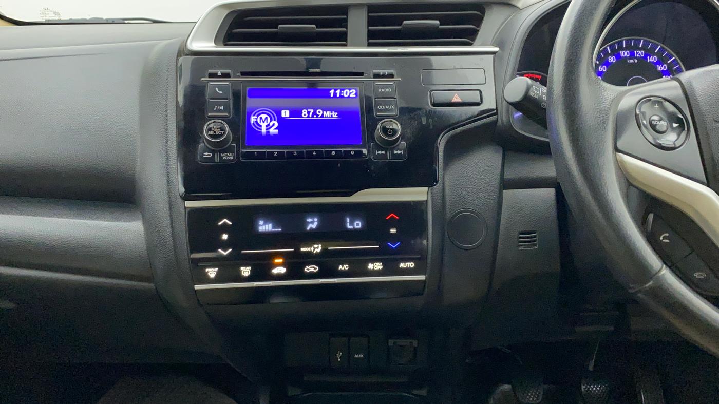 2017 Honda Jazz 1.2L I-VTEC V, Petrol, Manual, 1,04,845 km, Air Conditioner