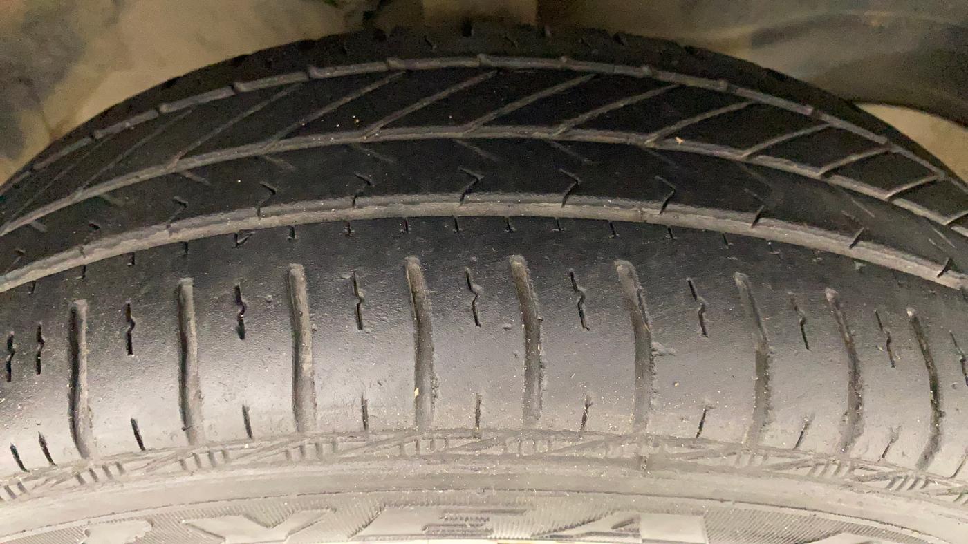 2010 Maruti Wagon R 1.0 LXI, Petrol, Manual, 86,490 km, Right Front Tyre Tread