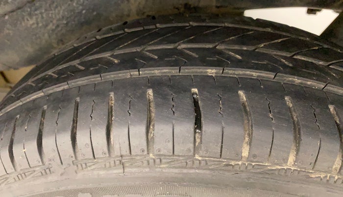 2010 Maruti Wagon R 1.0 LXI, Petrol, Manual, 86,490 km, Left Rear Tyre Tread