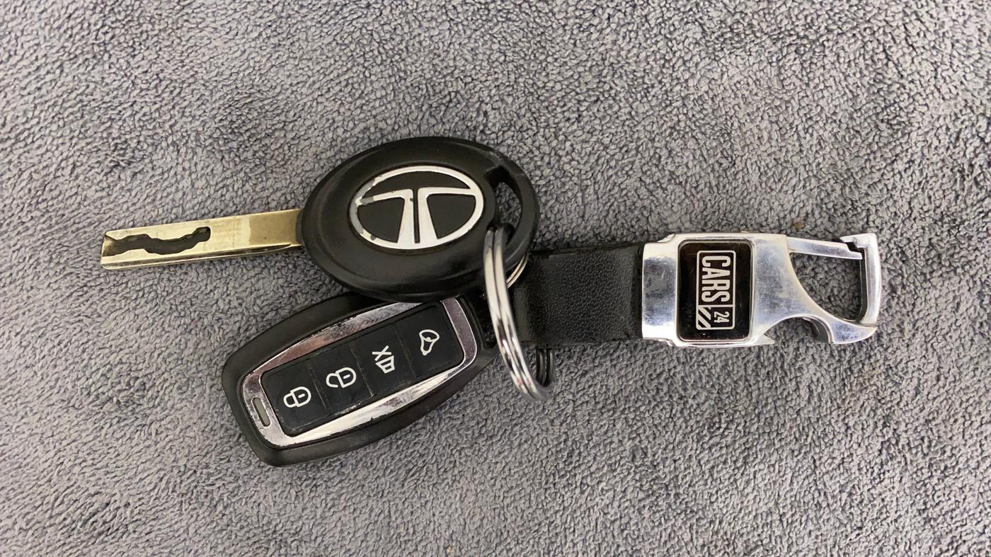 2022 Tata ALTROZ XE PETROL, Petrol, Manual, 11,240 km, Key Close Up