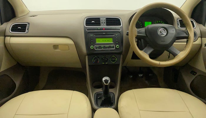 2013 Skoda Rapid AMBITION 1.6 TDI CR MT PLUS, Diesel, Manual, 81,585 km, Dashboard