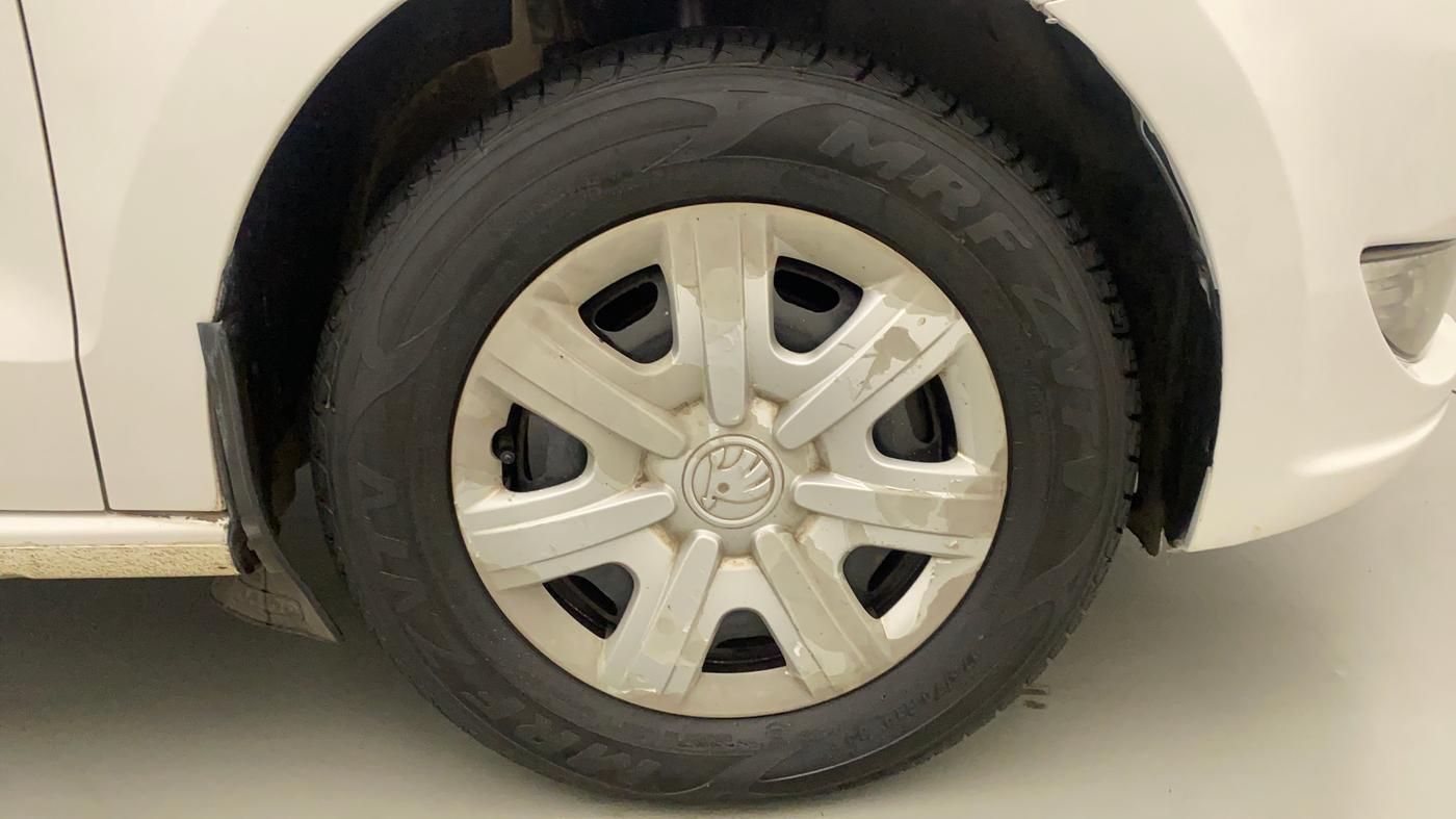 2013 Skoda Rapid AMBITION 1.6 TDI CR MT PLUS, Diesel, Manual, 81,585 km, Right Front Wheel