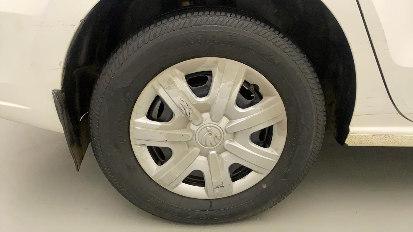 2013 Skoda Rapid AMBITION 1.6 TDI CR MT PLUS, Diesel, Manual, 81,585 km, Right Rear Wheel