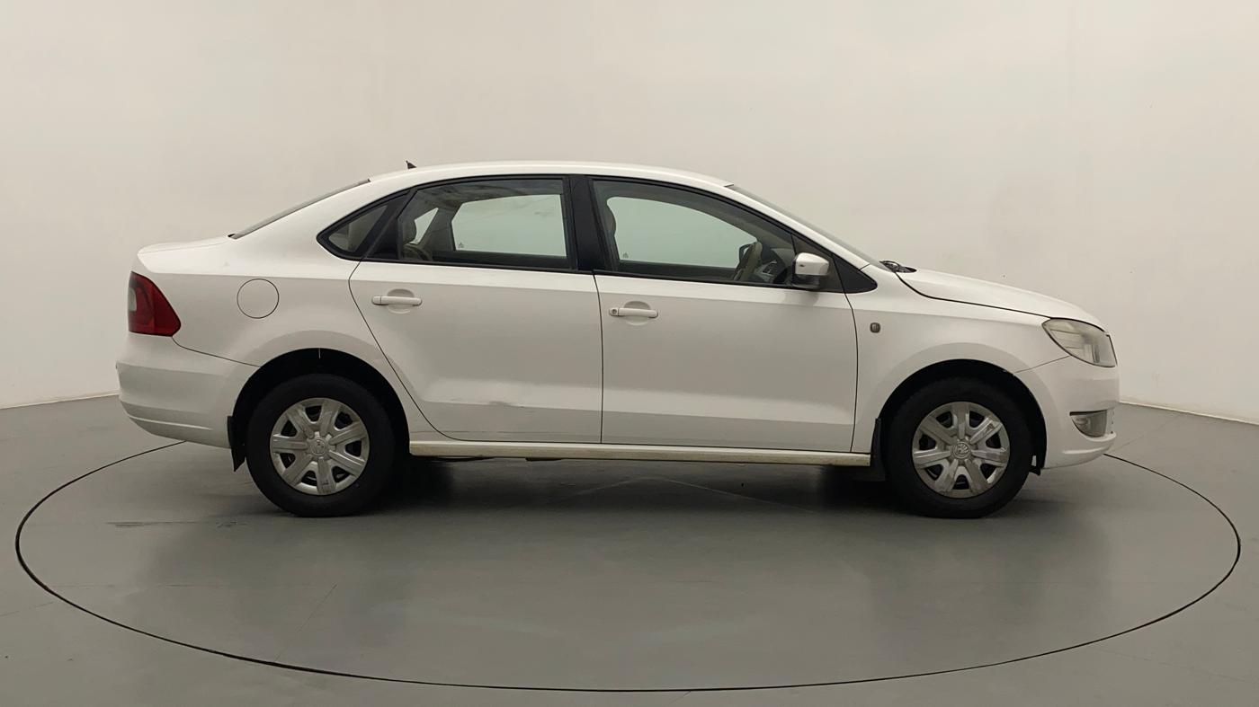 2013 Skoda Rapid AMBITION 1.6 TDI CR MT PLUS, Diesel, Manual, 81,585 km, Right Side