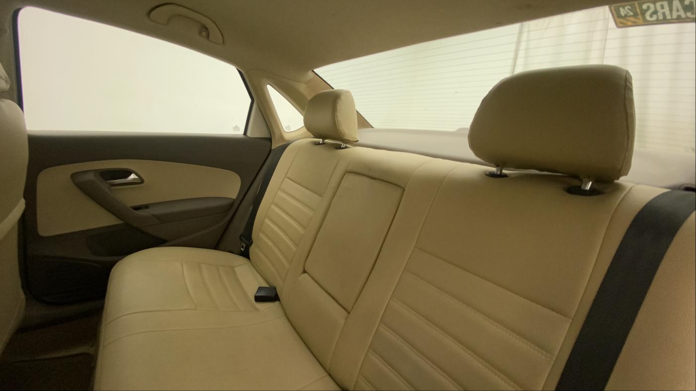 2013 Skoda Rapid AMBITION 1.6 TDI CR MT PLUS, Diesel, Manual, 81,585 km, Right Side Rear Door Cabin