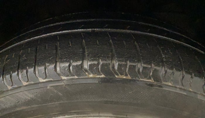 2016 Maruti Baleno SIGMA PETROL 1.2, Petrol, Manual, 76,433 km, Right Front Tyre Tread