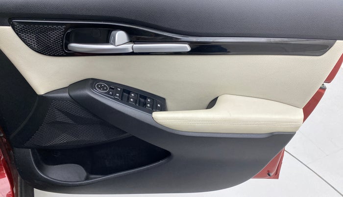 2020 KIA SELTOS HTX 1.5 PETROL MT, Petrol, Manual, 10,848 km, Driver Side Door Panels Control