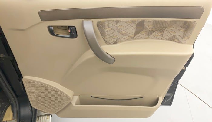 2010 Mahindra Scorpio SLE, Diesel, Manual, 1,10,798 km, Driver Side Door Panels Control