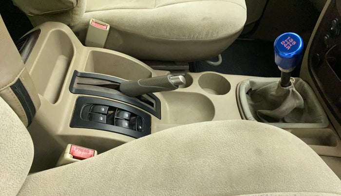 2010 Mahindra Scorpio SLE, Diesel, Manual, 1,10,798 km, Gear Lever