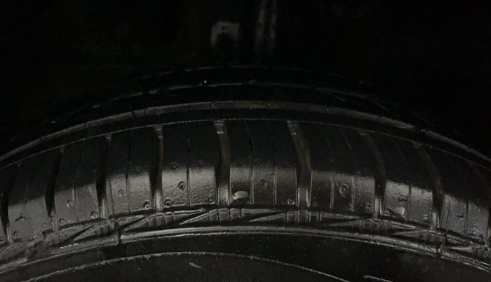 2016 Maruti Baleno DELTA PETROL 1.2, Petrol, Manual, 67,283 km, Left Front Tyre Tread