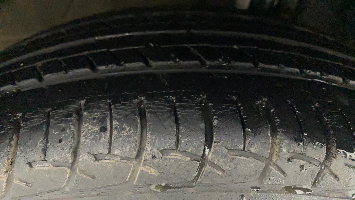 2017 Maruti Baleno DELTA PETROL 1.2, Petrol, Manual, 32,348 km, Right Front Tyre Tread