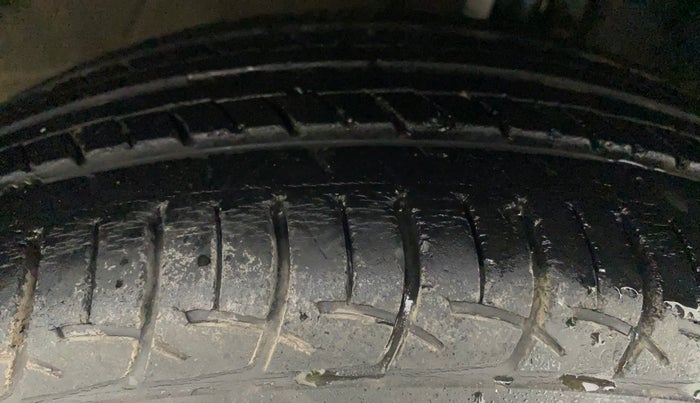 2017 Maruti Baleno DELTA PETROL 1.2, Petrol, Manual, 32,348 km, Right Front Tyre Tread