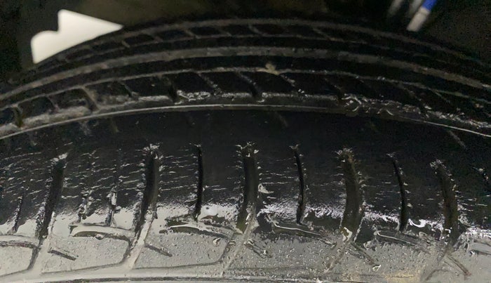 2017 Maruti Baleno DELTA PETROL 1.2, Petrol, Manual, 32,348 km, Left Front Tyre Tread
