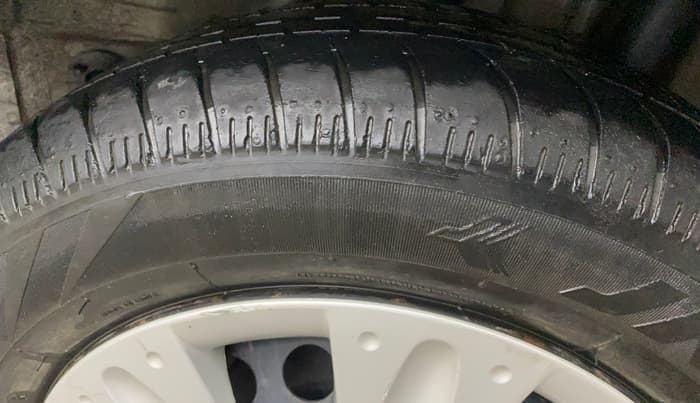 2016 Honda Amaze 1.2L I-VTEC S, CNG, Manual, 36,245 km, Left Rear Tyre Tread