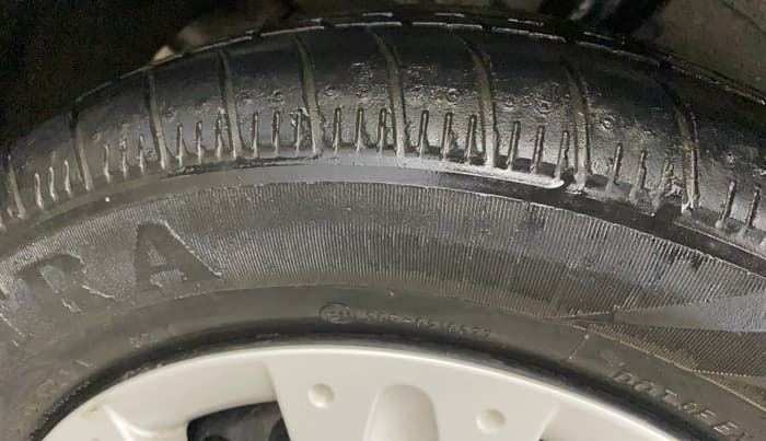 2016 Honda Amaze 1.2L I-VTEC S, CNG, Manual, 36,245 km, Right Rear Tyre Tread