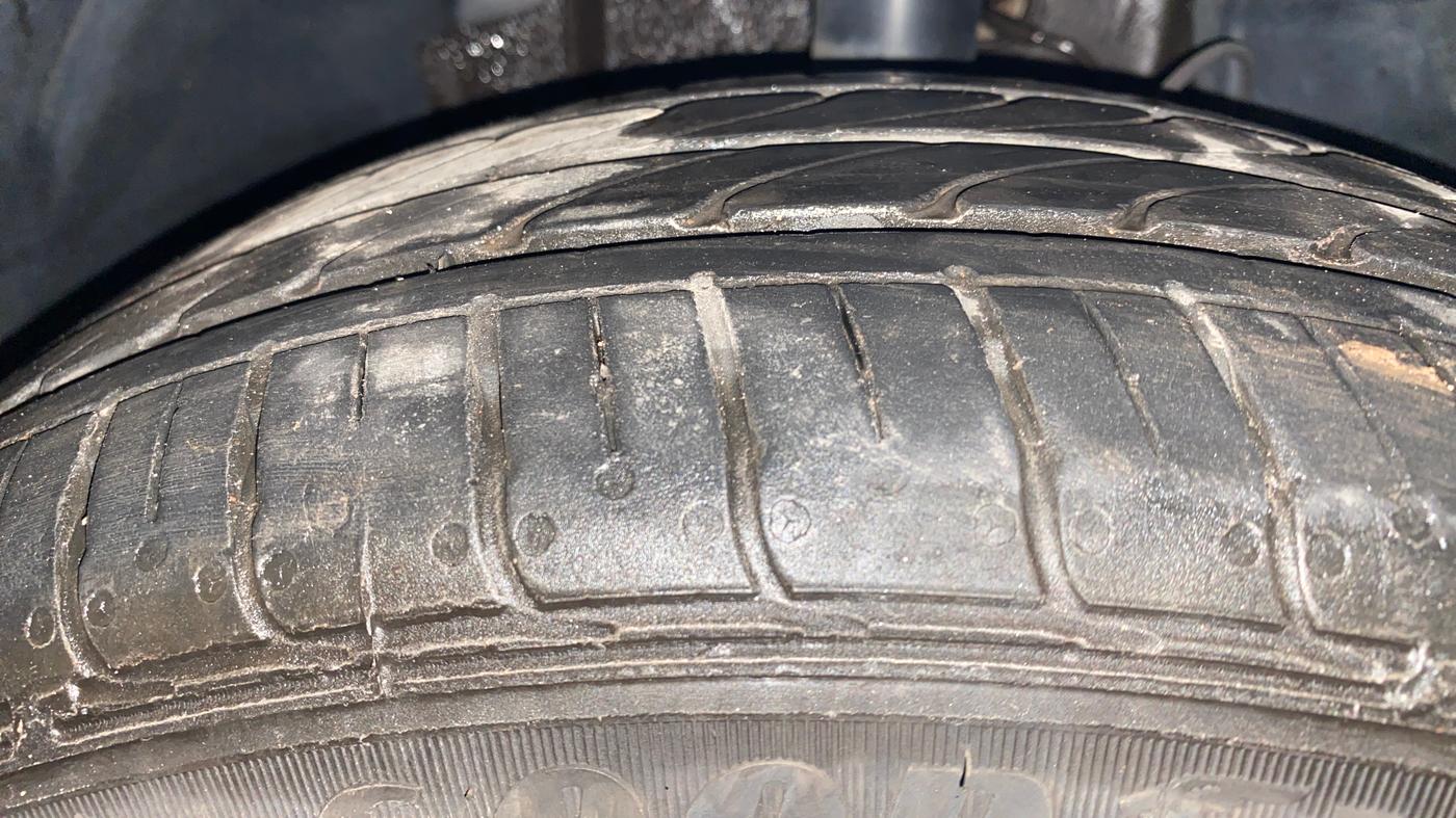 2020 Tata TIGOR XZA PLUS PETROL, Petrol, Automatic, 35,465 km, Right Front Tyre Tread