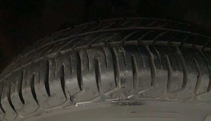 2016 Maruti Alto 800 LXI, Petrol, Manual, 35,640 km, Right Front Tyre Tread