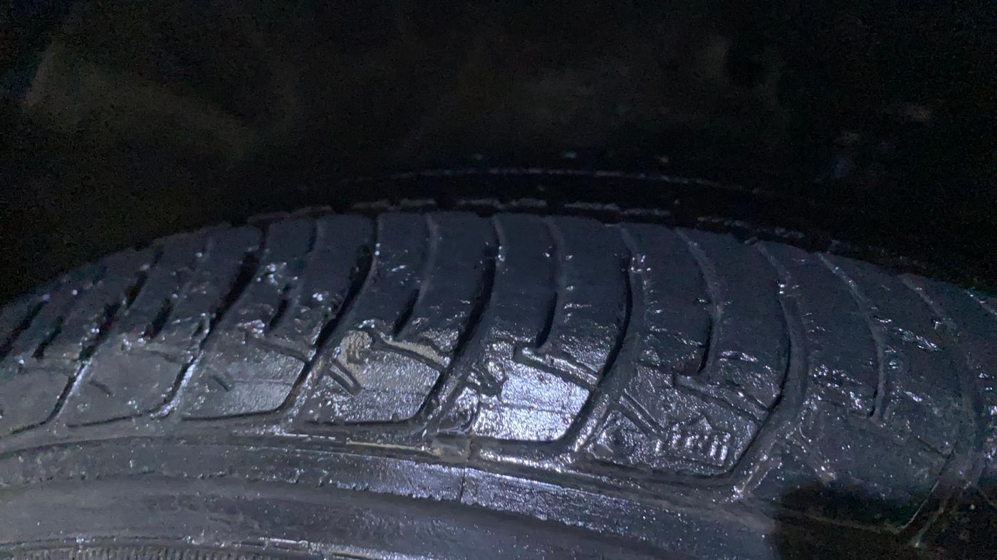 2015 Maruti Celerio ZXI AMT, Petrol, Automatic, 39,264 km, Right Front Tyre Tread