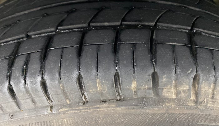 2017 Mahindra Kuv100 K2 PLUS D 6 STR, Diesel, Manual, 86,232 km, Right Rear Tyre Tread