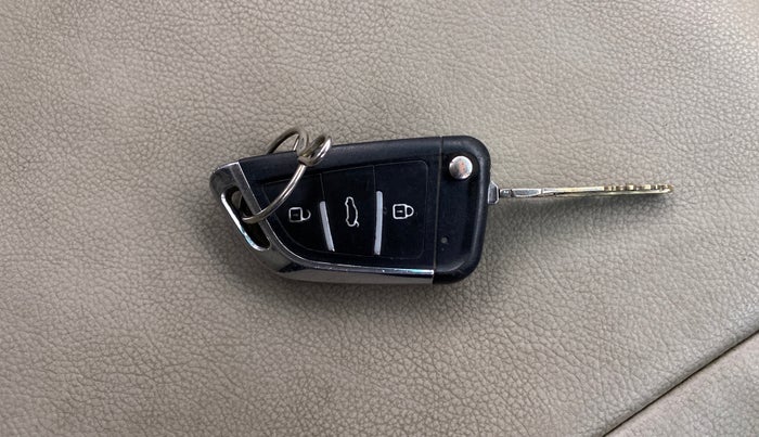 2017 Mahindra Kuv100 K2 PLUS D 6 STR, Diesel, Manual, 86,232 km, Key Close Up