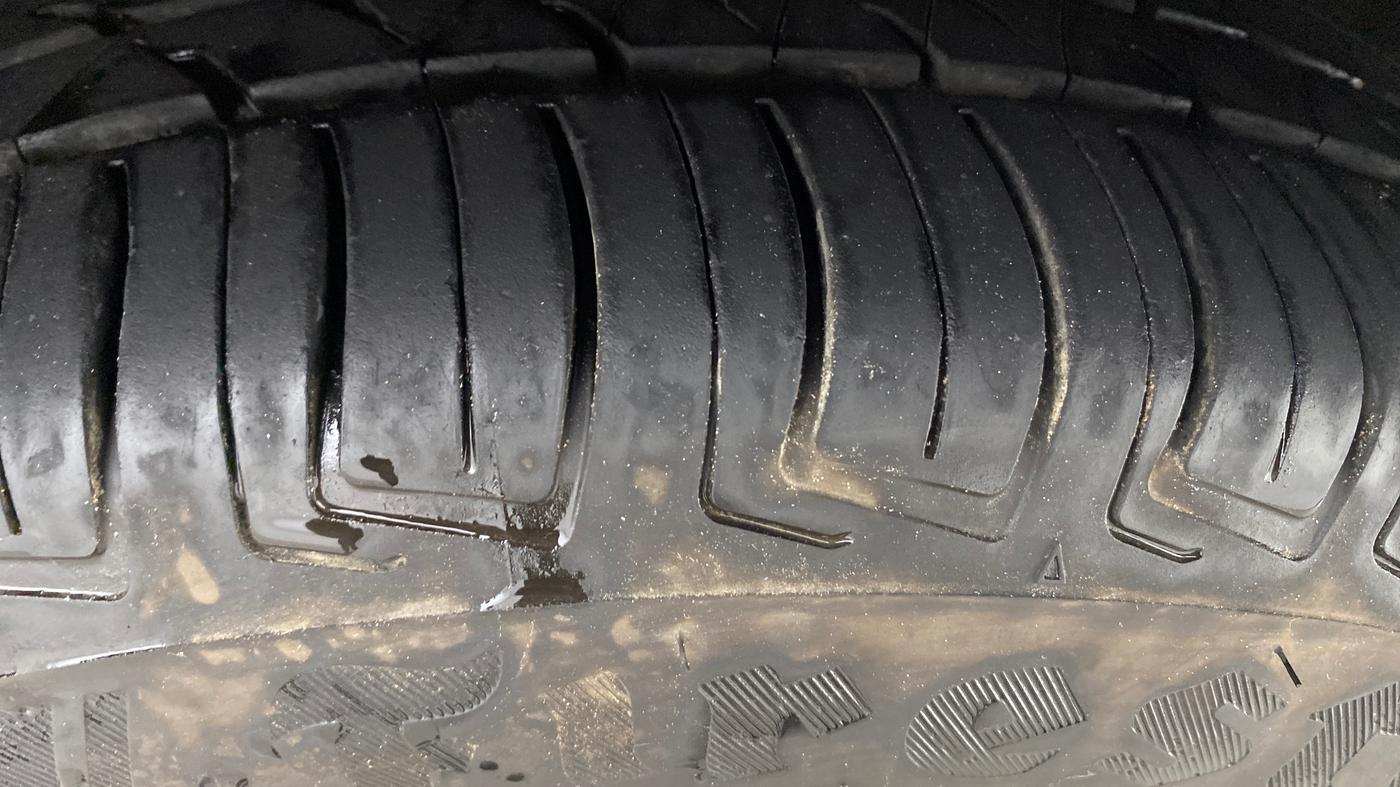 2017 Mahindra Kuv100 K2 PLUS D 6 STR, Diesel, Manual, 86,232 km, Right Front Tyre Tread