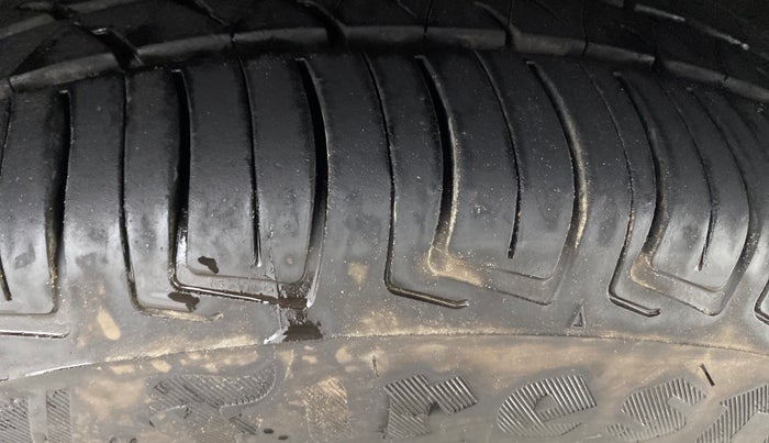 2017 Mahindra Kuv100 K2 PLUS D 6 STR, Diesel, Manual, 86,232 km, Right Front Tyre Tread