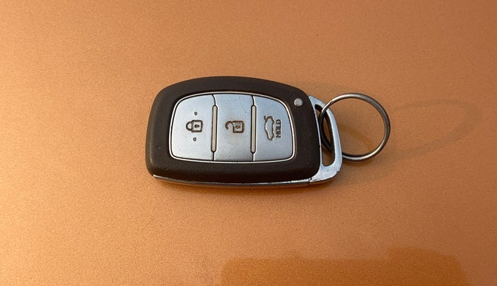 2015 Hyundai Grand i10 ASTA AT 1.2 KAPPA VTVT, Petrol, Automatic, 87,358 km, Key Close Up