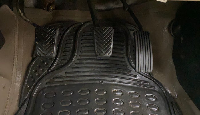 2017 Hyundai Eon ERA +, Petrol, Manual, 39,841 km, Pedals