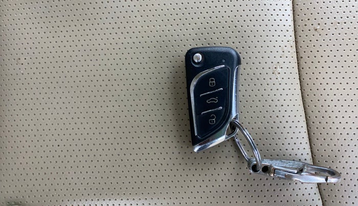 2017 Hyundai Eon ERA +, Petrol, Manual, 39,841 km, Key Close Up