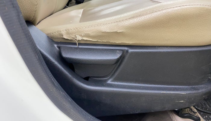 2017 Hyundai Eon ERA +, Petrol, Manual, 39,841 km, Driver Side Adjustment Panel