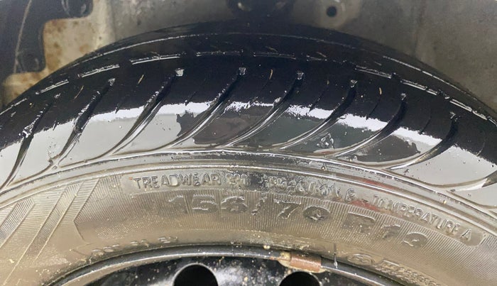 2017 Hyundai Eon ERA +, Petrol, Manual, 39,841 km, Left Front Tyre Tread