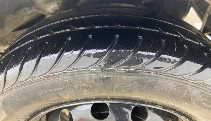 2017 Hyundai Eon ERA +, Petrol, Manual, 39,841 km, Left Rear Tyre Tread