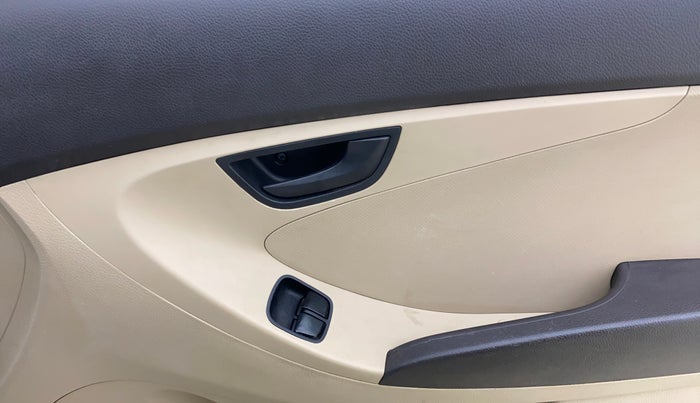 2017 Hyundai Eon ERA +, Petrol, Manual, 39,841 km, Driver Side Door Panels Control