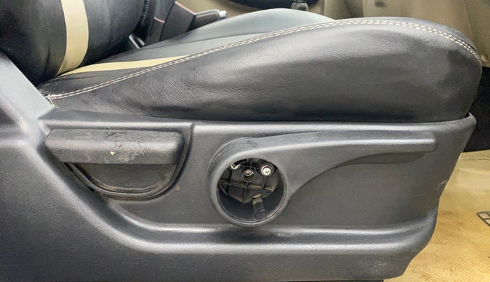 2014 Hyundai i20 ASTA 1.2, Petrol, Manual, 44,108 km, Driver Side Adjustment Panel