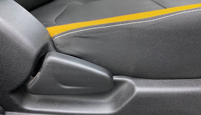2022 Renault Kwid CLIMBER MT 1.0, Petrol, Manual, 6,678 km, Driver Side Adjustment Panel